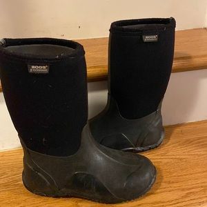 Like new bogs waterproof and warm classic high kids size 5 black neoprene